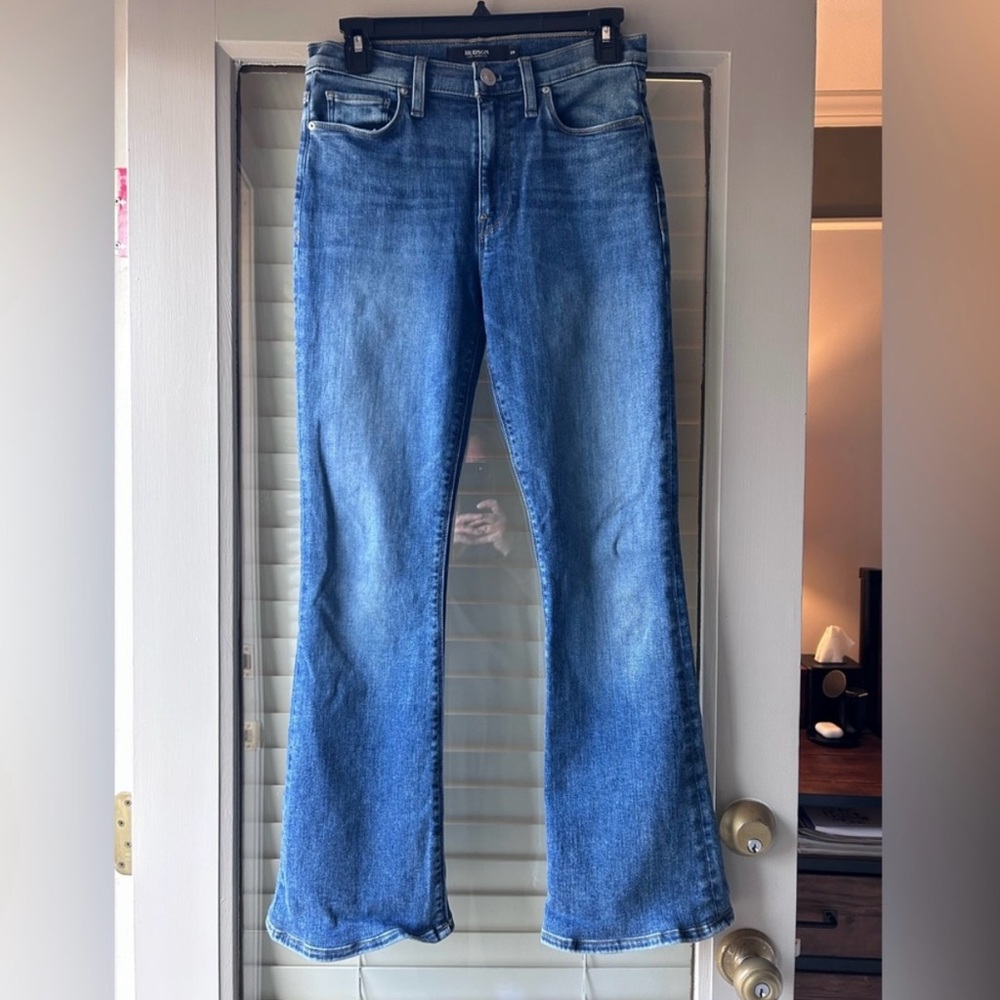 Hudson Jeans Barbara Bootcut Blue Jeans with 28” Inseam. Size 26.
